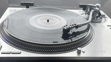 Dua Lipa - Be The One (2017 Vinyl LP) - Technics 1200G / Hana MH