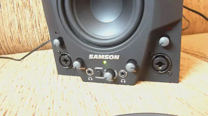 Teste com Monitores Samson Studio GT